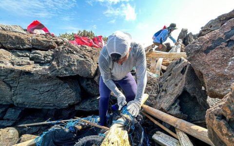 La geografía de las islas implicó dificultades de acceso y de trabajo para los voluntarios.
