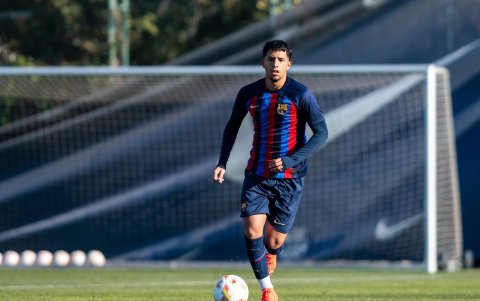 El zaguero nacional Diego Almeida milita en la Masía del Barcelona de España.