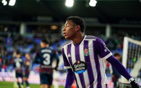 El extremo tricolor Gonzalo Plata roza el descenso con el Valladolid.