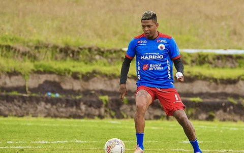 Billy Arce, ofensivo ecuatoriano y jugador del Deportivo Pasto, fue expulsado tras recibir doble amonestación.