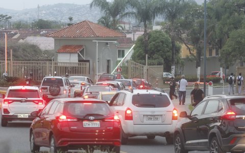 El congestionamiento dura entre media y hasta pasada la hora. La principal molestia se genera en las visitas.