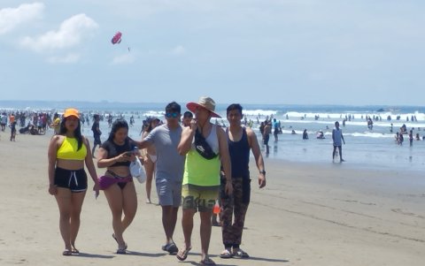 Los operadores turísticos están satisfechos con la llegada de turistas a Santa Elena.