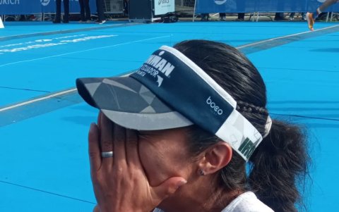 La pichinchana celebró este domingo 19 de febrero con lágrimas en la Maratón de Sevilla, España, el nuevo récord nacional.