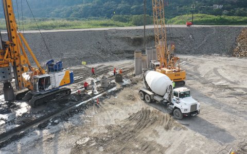 Contención. En 2023 se instalaron pilotes para crear una pantalla de protección subterránea que se ubica a 1.2 kilómetros de las obras de captación.