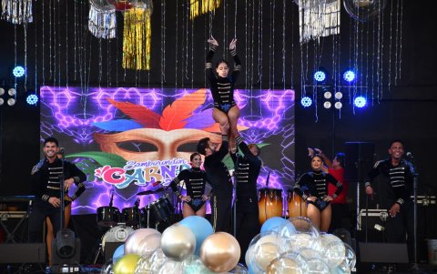 Durante este feriado hubo actos desde el pasado lunes. Hoy es el cierre con un concierto de La Factoría.