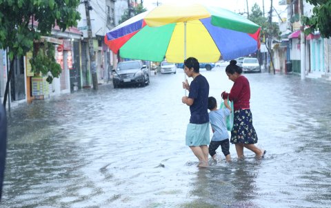 Las calles del norte de Guayaquil se inundan con frecuencia. Sauces, uno de los más afectados.