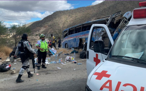 Trabajos. Los equipos de búsqueda recopilan información sobre un percance en México.