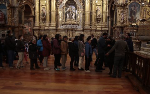 Filas. Este año no fue masiva la concurrencia. En la tarde también se llevarán a cabo misas para aquellos que no lograron madrugar.