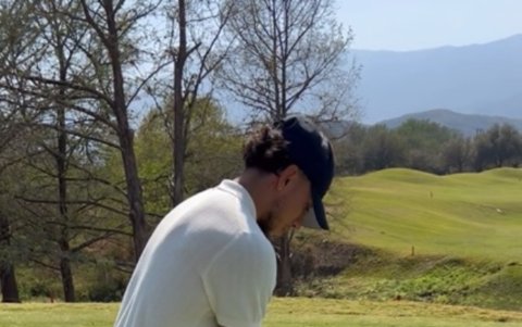 El ecuatoriano no solo tiene aptitudes para el fútbol, el golf es una de sus aficiones.