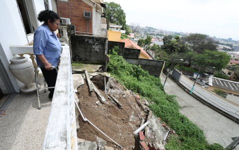 2. La familia. Una mujer de 70 años con discapacidad es la dueña de la casa afectada. La adulta mayor asegura no tener la posibilidad de reparar los daños. Solicita ayuda de autoridades.