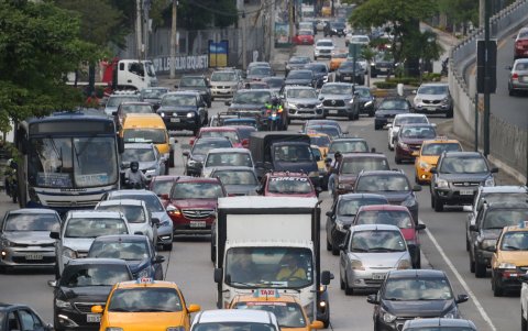Una escena común en un día regular en el Puerto Principal.