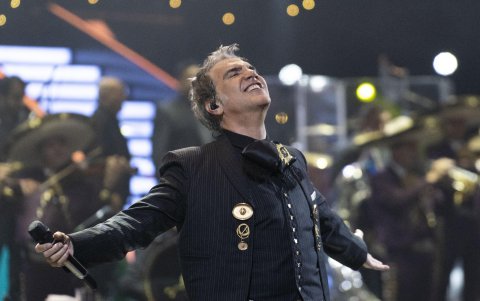 El cantante mexicano Alejandro Fernández se presenta en el Festival de Viña del Mar hoy, en el escenario de la Quinta Vergara en Viña del Mar (Chile).