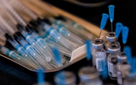 Según el estudio, las células T de algunas personas que presentan esta variante genética pueden detectar el SARS-CoV-2, incluso si éste es desconocido para el organismo..