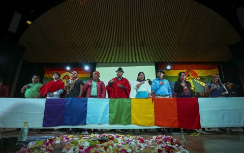 El presidente de la Confederación de Nacionalidades Indígenas del Ecuador (Conaie), Leonidas Iza, habla durante un discurso en la Casa de la Cultura, en Quito (Ecuador).
