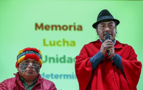El presidente de la Confederación de Nacionalidades Indígenas del Ecuador (Conaie), Leonidas Iza, habla durante un discurso en la Casa de la Cultura, en Quito (Ecuador).