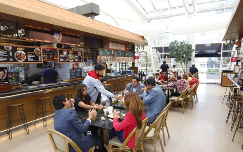 La nave El Astillero se mantendrá activa con 18 locales