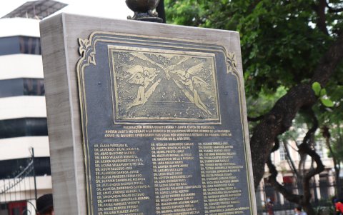 En el homenaje se hizo una constatación de la placa original del monumento que fue instalado en octubre de 2022.