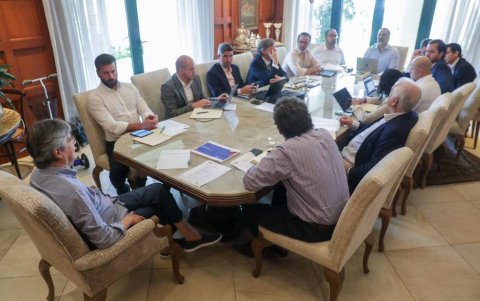 Esta es la foto que circuló desde el 22 de febrero pasado, que registra una reunión del presidente Guillermo Lasso.