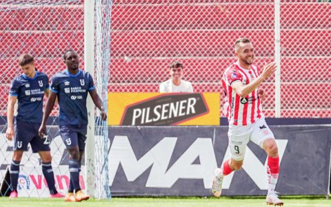 El delantero argentino Jean Carlos Blanco es el goleador del Rodillo Rojo.