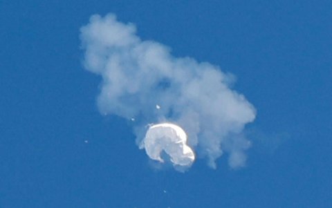 EE.UU derribó inmediatamente el globo enviado por China.