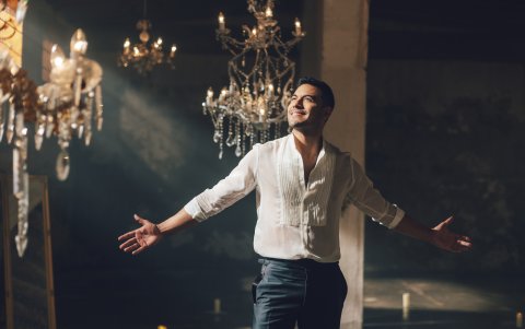 Actualmente Carlos Rivera acumula más de 8 millones de oyentes mensuales en Spotify.