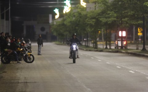 Peligro. Los motociclistas se toman las calles para competir entre ellos y realizar acrobacias riesgosas. Los días que más reportan estos hechos son los jueves.
