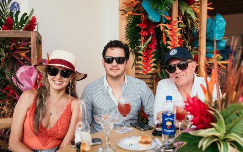 Johnny Toral, Javier Toral y Jennifer Haz.