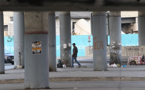Zona. Al lugar no solo llegan antisociales a ocultarse para asaltar a los residentes de las casas aledañas, también arriban recicladores y personas en situación de calle a tomar un reposo. El barrio siente recelo.