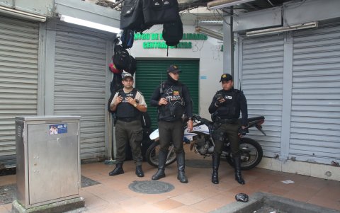 Según testigos, alrededor de hora y media estuvieron dentro del dispensario hasta que se controló la situación.