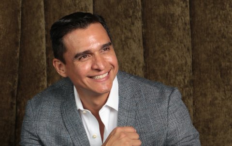 Sus estudios como abogado los ha aplicado en el trabajo que desempeña hace más de una década.