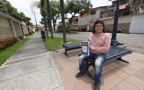 Durante la entrevista, el historiador recorrió los sitios icónicos. Las esquinas, las preferidas por los residentes de la época, le generaron nostalgia.