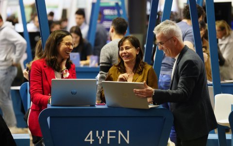 Aspecto del pabellón de 4YFN (Four years from now), el evento centrado en las firmas emergentes del Mobile World Congress (MWC), que sus organizadores tienen previsto ampliar su capacidad para 2024: con más de 785 empresas expositoras y mil inversores en busca de oportunidades, tras consolidarse como indispensable en el MWC.