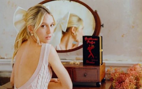 Moda intelectual de la mano de la realeza griega.