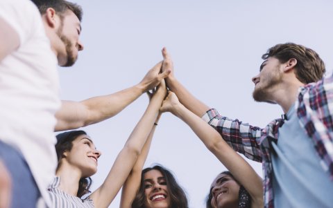 La felicidad se contagia entre amigos