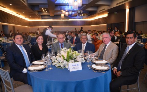 José Andrés Falquez, Miryan Aguilar, Rafael Cuesta, Carlos Falquez, Galo Martínez y Hugo Chuico.