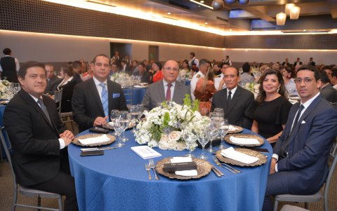 Leonardo Zambrano, Richard Salazar, Alfredo Jurado, Gustavo Febres Cordero, Karen Noblecilla y Juan Carlos Medina.
