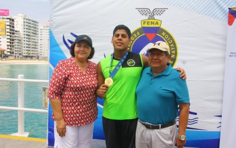 Carlos Farinango y Luci Romero son los abuelitos de David, su 