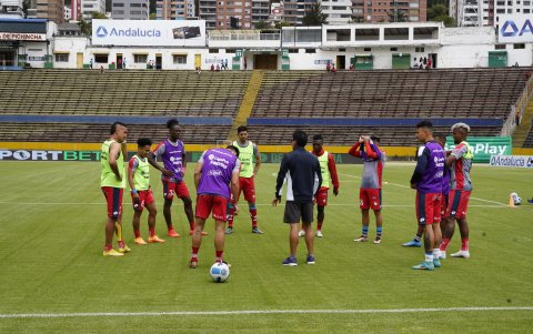 El Nacional, al contar solos con jugadores ecuatorianos, se opuso al aumento del cupo de futbolistas extranjeros.