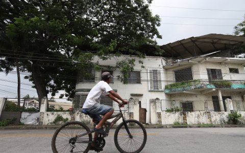 Estado. El Barrio del Centenario es un emblema local, pero algunas de sus clásicas viviendas lucen deterioradas.