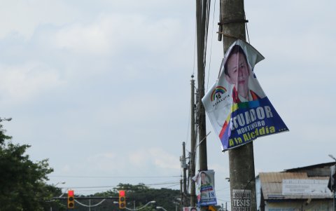 Las personas se quejan porque aún no retiran los afiches