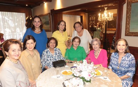 Gloria de Cedeño, María del Carmen de Caicedo, María Laura Jurado, Clemencia Díaz, Marcia de Cucalón, Lucía de Marzo, Elvira de Arosemena, Leticia de Pérez y Patricia de Alvarado.