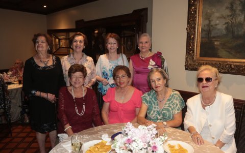 Raquel de Arroyo, Teresa Pérez, María Mercedes de Puga, Inés de Paredes, Leticia de Baquerizo, Nuria de Pérez, Meche Musello y Marta Baquerizo.