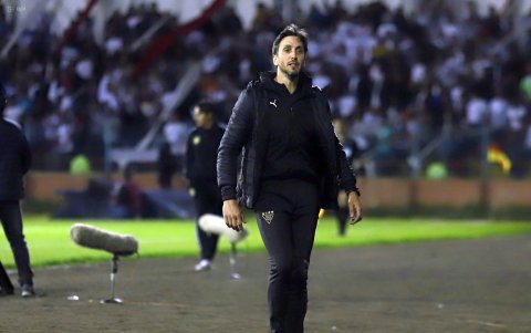 Luis Zubeldía fue criticado por los hinchas tras los malos resultados en el inicio de la LigaPro.