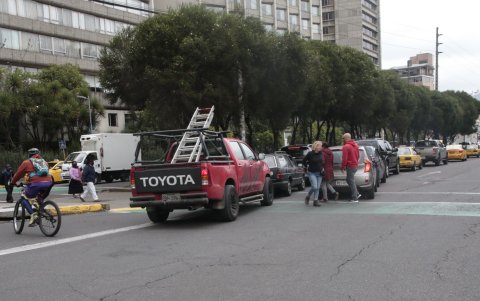 Ni uno. En la avenida Patria, ni un agente estuvo para poner orden y facilitar la circulación.