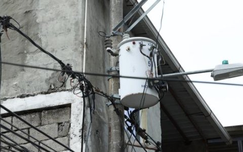 Moradores del sector aseguran que no es la primera vez que explota ese transformador.