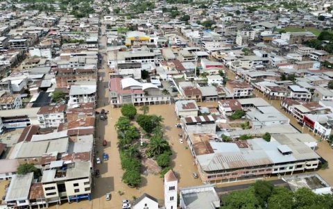 Panorámica de la afectación de las lluvias en Chone. Foto tomada de la cuenta de Twitter de la asambleísta alterna del correísmo Mishell Coppiano.