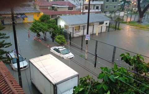 En la ciudadela El Cóndor, los estragos de la tormenta  han sido evidentes.