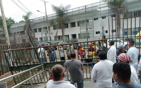 Personal médico del Hospital Teodoro Maldonado rechazó el ataque a las instalaciones.