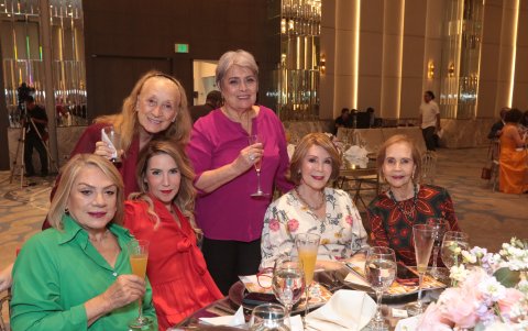 Marina Salvarezza, Patricia León, Martha Ontaneda, Consuelo Hidalgo, Olguita Sáenz y Henrriete Carrión.