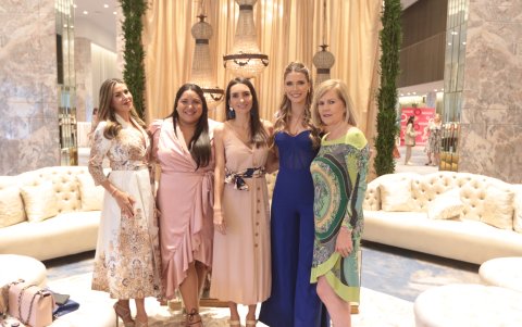 Gianna Ode, Nadia Zamora, Clara María Reyes, Cristina Hidalgo y Carla Chiariello de Patiño.